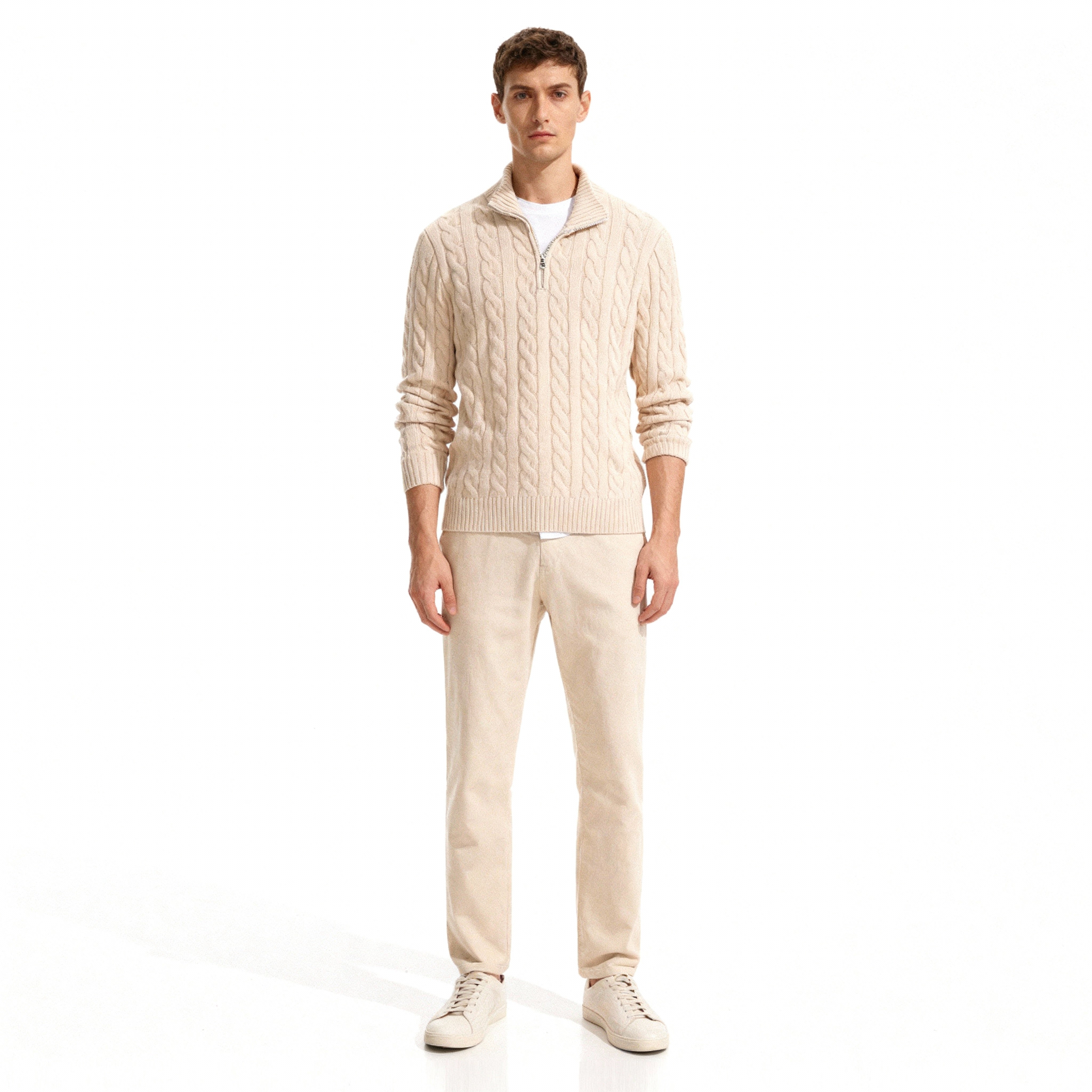 Klassisk stickad tröja med modern zip-detalj